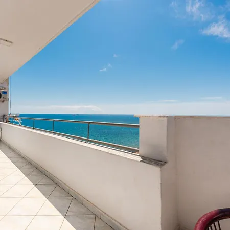 Beachfront דירה