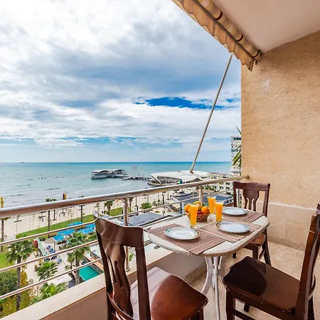 Beachfront Apartamento *