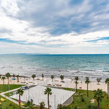 Beachfront דירה *