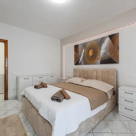 Beachfront Apartman *